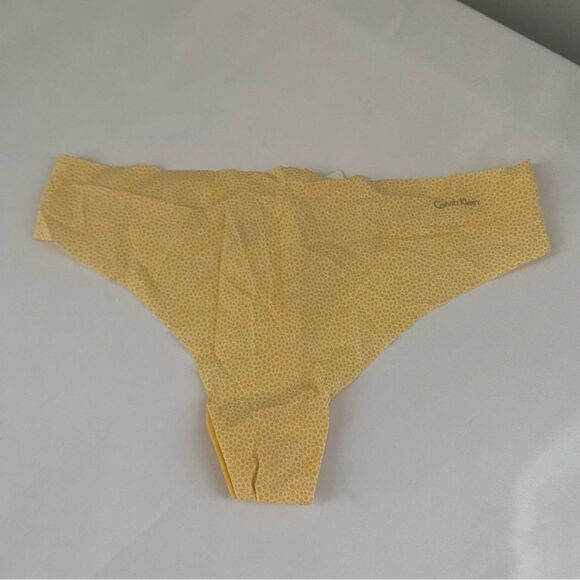 Calvin Women’s Klein Invisibles Thong D3428 Yellow Polka Dot  size M - Picture 1 of 3